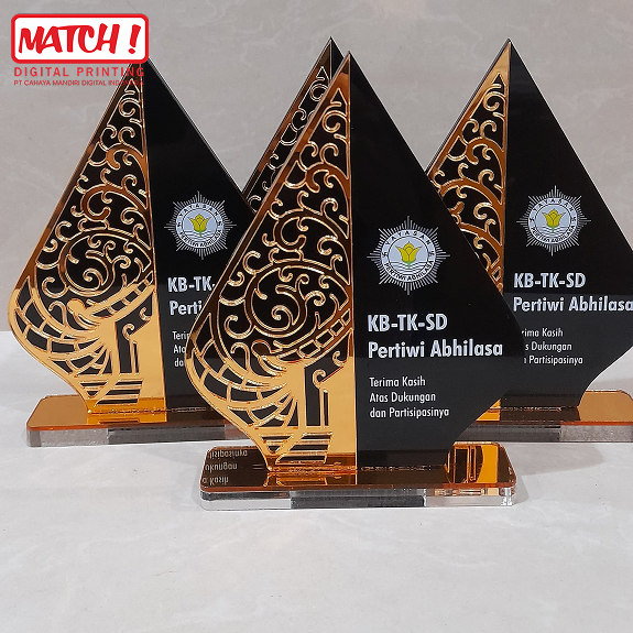 Plakat Akrilik Ketebalan 8mm