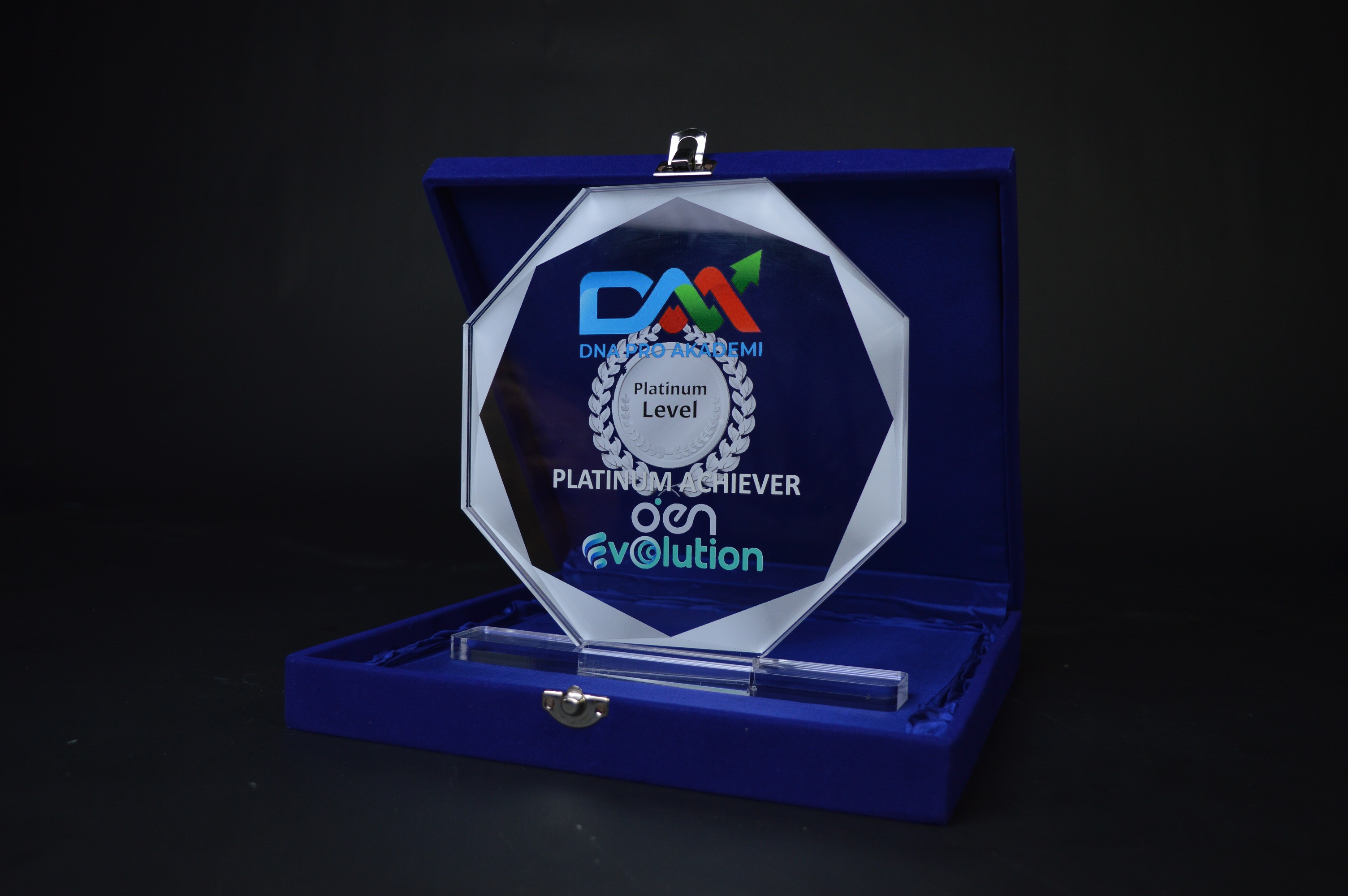 Plakat Akrilik Ketebalan 8mm detail