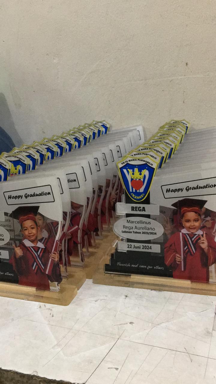 Plakat Akrilik Ketebalan 5mm detail