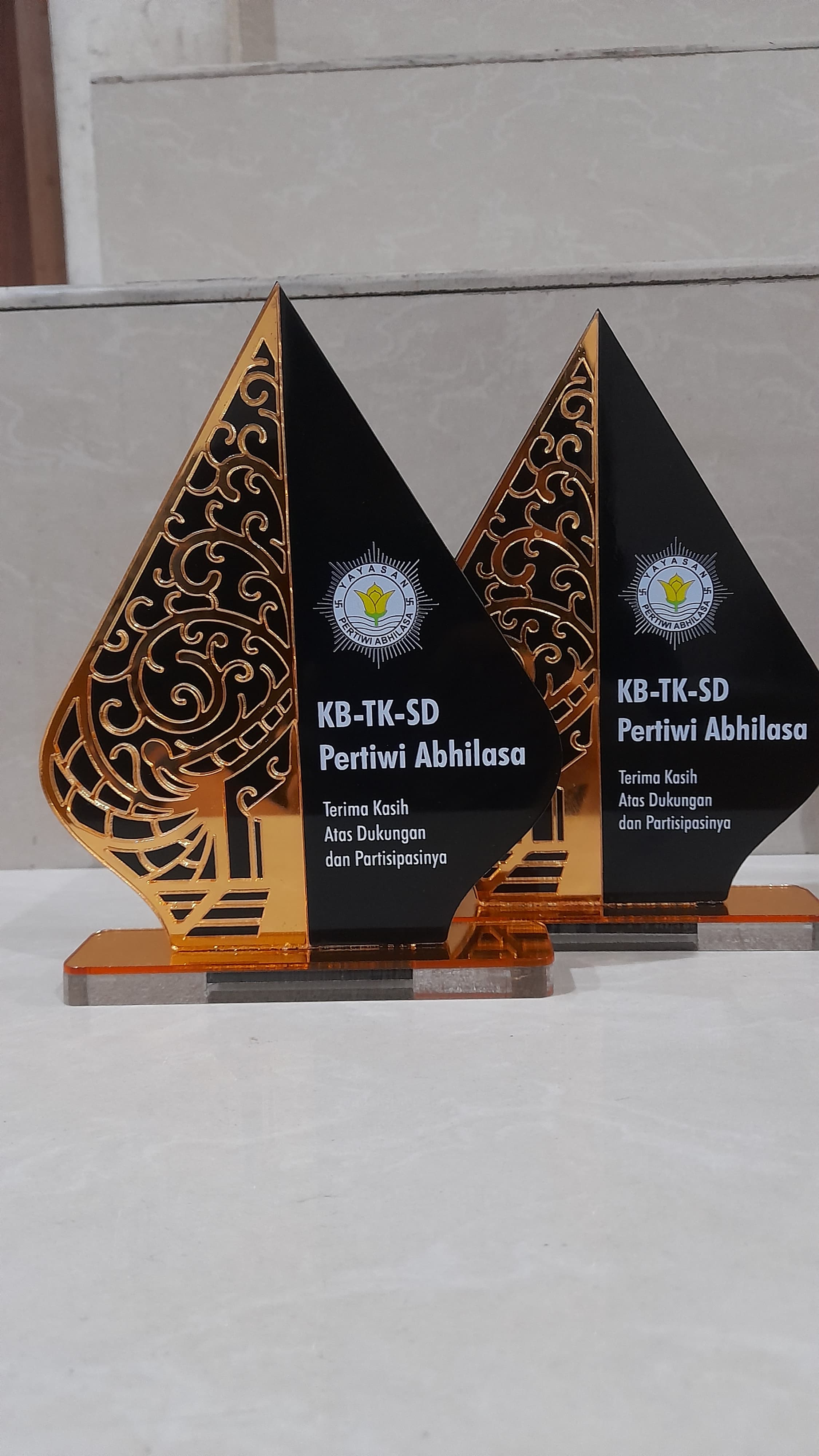 Plakat Akrilik Ketebalan 3mm detail