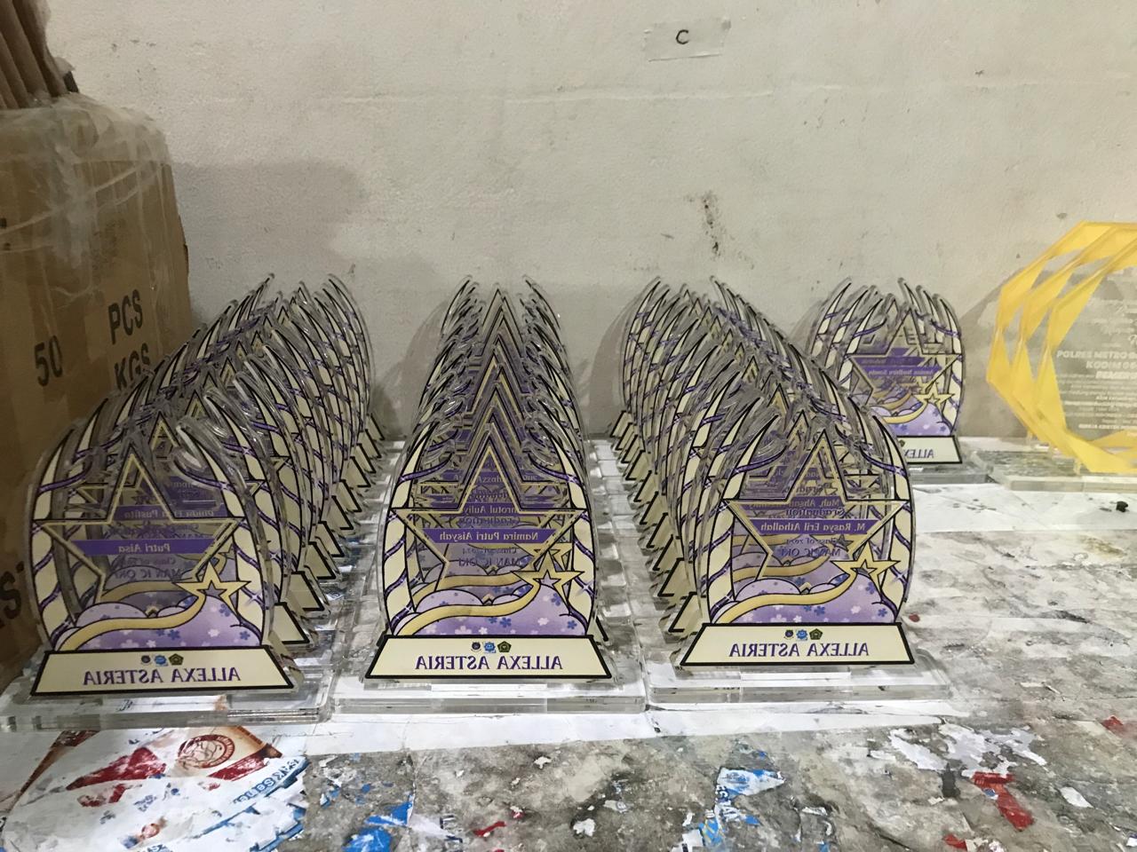 Plakat Akrilik Ketebalan 3mm detail